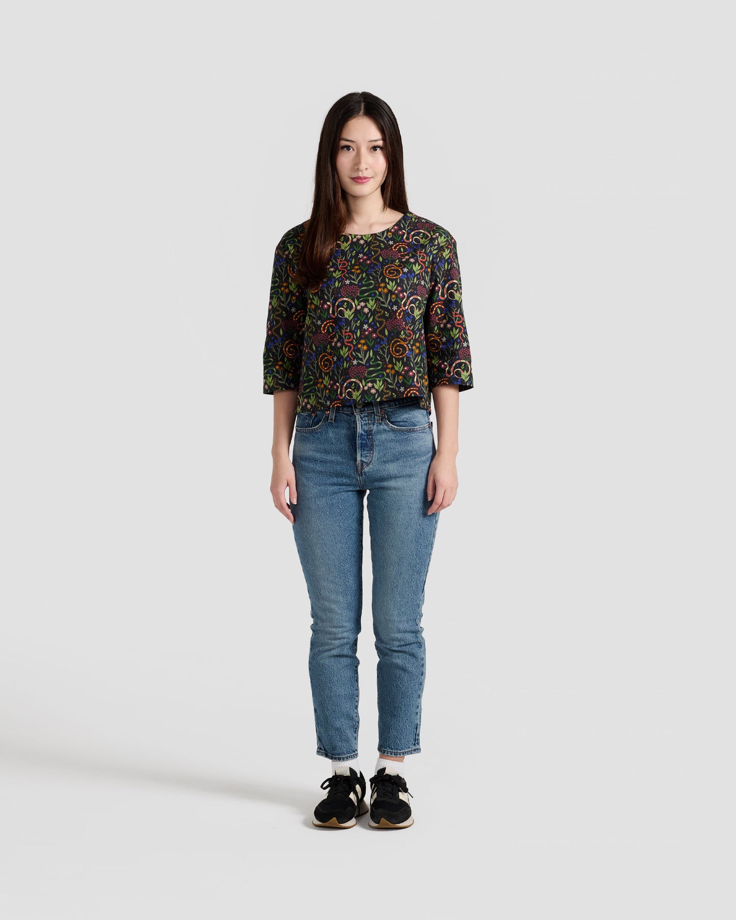 Women's Snakes And Flowers Print 3/4 Sleeve Pull Over Blouse